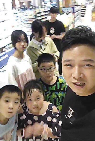宇宙中最强大的叔叔!男人家16个侄子来过8个暑假 现场曝光
