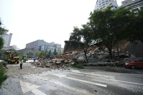 西安明秦王府城墙倒塌现场被封锁(西安明秦王府城墙遗址地址)
