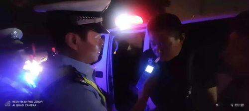女孩晚上回出租屋时看起来很傻 站在房间里的警察闺蜜突然哭了(晚上搬家可以吗)