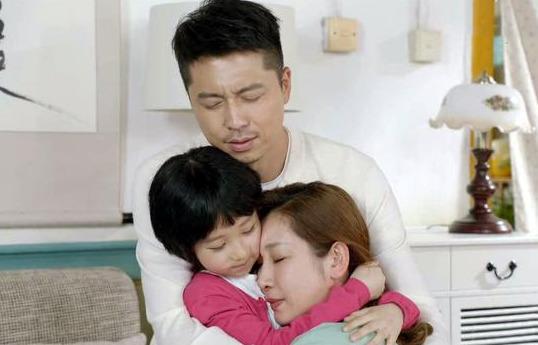 福建夫妇离婚 丈夫把两个孩子留在法院门口
