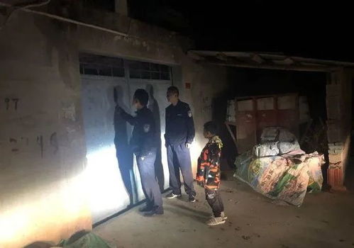 男子在火车上晕倒,脖子上的高血玉不见了,看周围迅速报警
