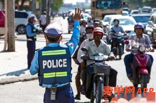 深圳交警拉链车潮汐车道作业视频走红网络