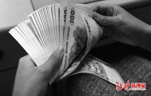 老人去世的饭盒现在是巨款 约有20万元(老人离世饭盒现巨款)