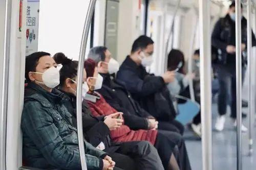 意大利公共秩序法禁止人们当理由在公共场所使用头盔(公共秩序法草案)