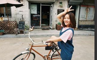 浙江女子非法骑自行车被拦下 网友:你说后排不能带人?