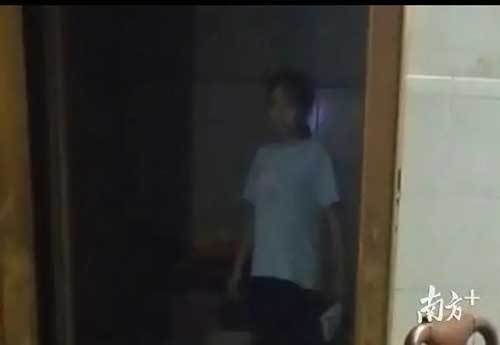 顺德罗水市场狗绳绊倒老人事件让12岁的女孩小欣站在风口浪尖