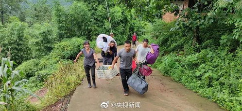 女子发现客厅1厘米裂缝救了21户村民(女子发现客厅1厘米裂缝救下21户村民)