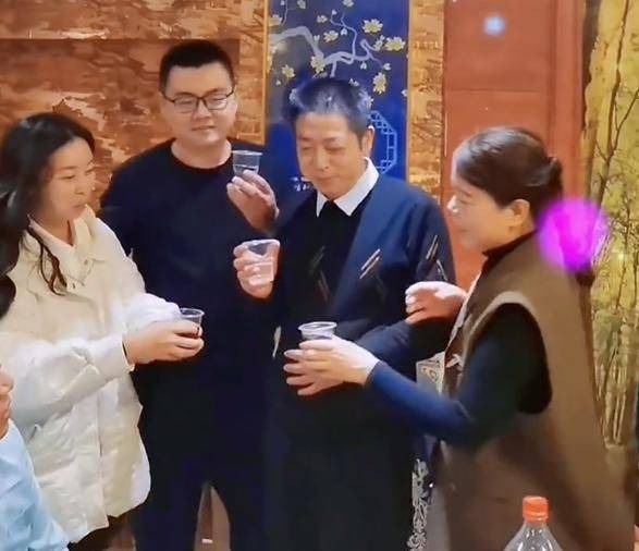 为什么不拿10万块钱上厕所?(10万个为什么里面有?)