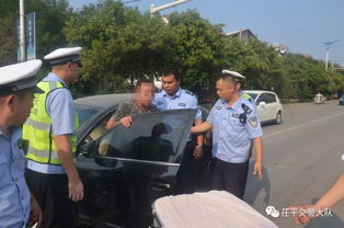 司机在十字路口昏迷不醒,路过的人吓坏了(新手司机怎么过十字路口)