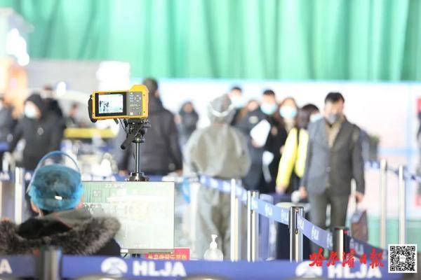 乘客带高压锅出机场时被拦下 工作人员试图撬开后,集体愣住了