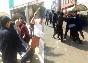 重庆城管与商贩发生激烈冲突:城管暴打女店主后被其用菜刀砍伤(重庆女商贩反杀城管后续)