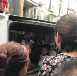 女人家漏水,上楼找邻居看到愤怒的一幕:3岁男孩一个人呆了3天(楼上漏水怎么处理)