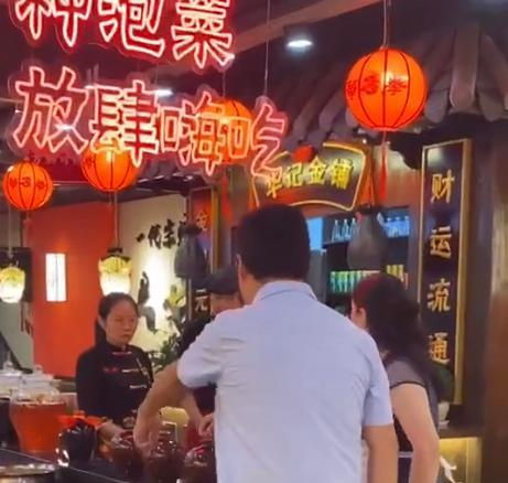 包装泡菜被拒后砸店(图)