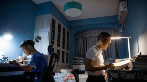 援汉医生陪儿子报到(图)(陪儿子读书快速问医生)
