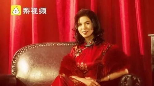 50岁环卫阿姨无意中入镜,因微笑而走红 阿姨说她在这里做环卫(环卫阿姨打扫卫生图片)