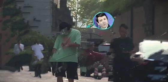 八卦媒体:沈腾出来后反复检查t恤,似乎我害怕摩擦什么(沈腾王智八卦)