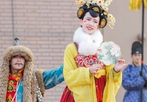 大唐不夜城不倒翁小姐结婚了(大唐不夜城不倒翁姐姐演出位置)