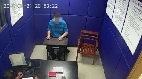 他竟然把抢玩具的孩子拉过来扇耳光!