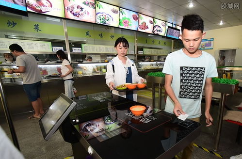 江苏学校食堂推出男生饭窗口 女生饭0(江苏传媒学校食堂)