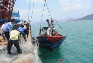 辽宁大连海域一艘渔船被撞沉, 10人失踪,北海救援局全力搜索