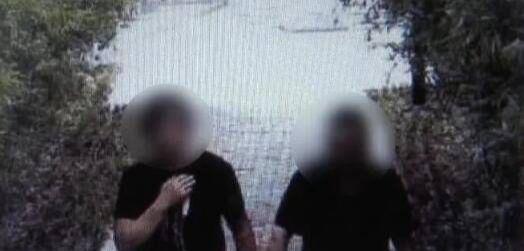 吻女人时脖子上的金项链被偷了 回家洗澡的时候才发现(喜欢吻女人脖子的是什么样的男人)