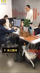网络公司老板开餐馆给员工发工资(多益网络公司老板)
