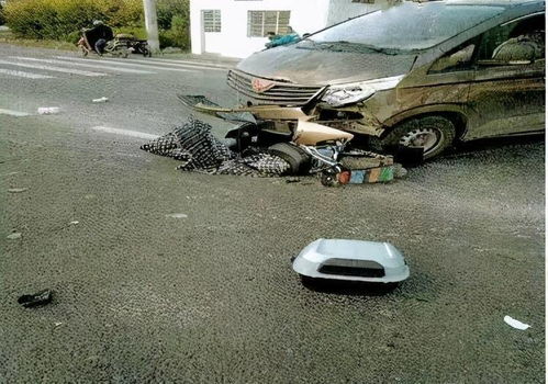 闯红灯导致孩子下车被撞 交警正进一步处理事故(生孩子着急闯红灯了怎么办)