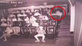 4名医学研究生在电影院救癫痫男子:被送往医院脱离危险后悄悄离(医学英语专业研究生)