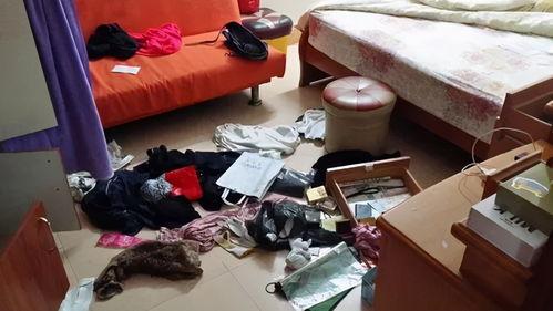 男子发现家里现金总是莫名其妙地消失了监控后吓出一身冷汗(男子发现家里现金莫名消失 查看监控后吓出一身冷汗)