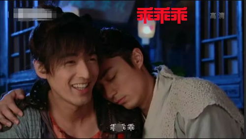 男人半夜看到妻子厕所里冒金光,灵魂问焊腿?真相很搞笑(妻子房间半夜出现男人)