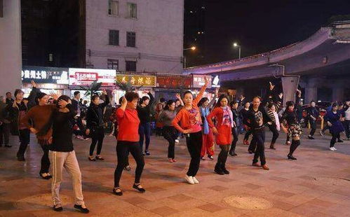 广西一群阿姨跳广场舞,严重扰民,楼上小区业主不堪其烦