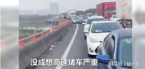 高速堵车一夜后还在原地(高速为什么堵车堵了一天一夜)