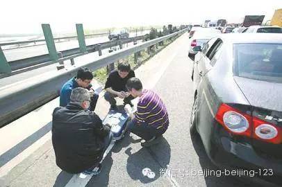 既打发了堵车的艰难时光,又赚了一笔小利润!