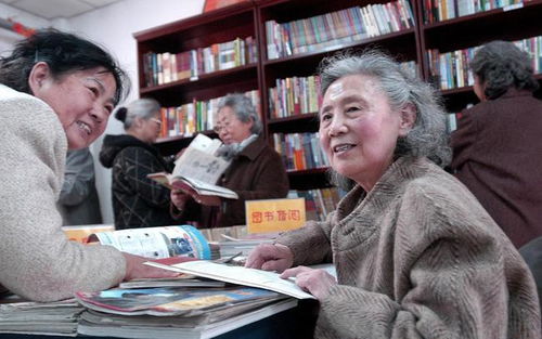 爷爷95岁了,没有回老家陪他,泪流满面!网友:看完我想爷爷(95岁爷爷最近的视频)