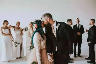 婚礼现场新娘突然提起婚纱狂奔 新郎转过头跑了 结局爆笑!(声称自己有病要悔婚)