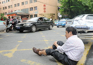 吉林省第一医院门口发生车祸,伤者无人帮助 医院:医生不能脱岗(吉林省人民第一医院)