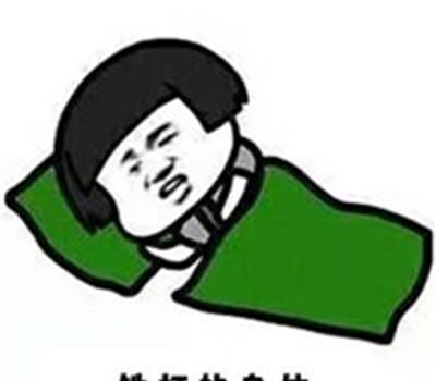 湖北一男孩因为父母没有给零花钱,愤怒地摆摊卖小玩具赚钱