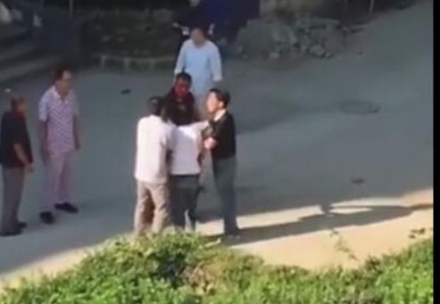 两名小学生发生冲突 警方介入了