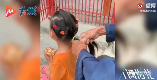 孩子和爷爷很亲 网友们看后 心里感到温暖