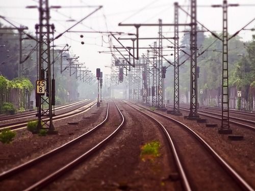 全国铁路预计发送1300万乘客 增加1234列乘客列车(历年全国铁路旅客发送量)