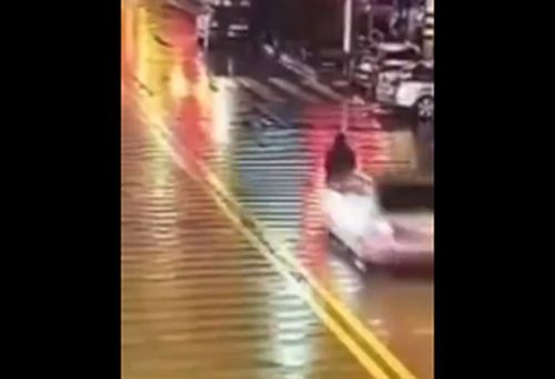 男子酒后站路小便被撞飞多处骨折