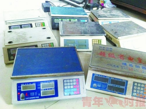 内蒙古菜贩用非法秤被查,执法人员检测结果让网友炸锅