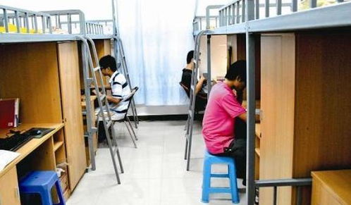 男子无法被卡床梯移动,消防队员拆下床梯救援,网友:太尴尬了!
