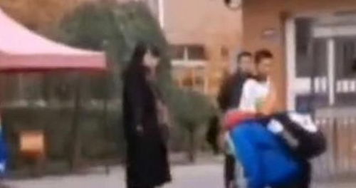辽宁锦州:中学要求学生进校门鞠躬,网友评论:老师该回礼了!(锦州中学校花)