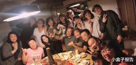 学生聚会照片被网民看到,网民不停,许多网民说,林志颖真的太年(网红聚会照片)