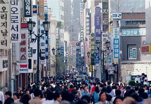 韩国1-8月累计新生儿18.8202万人 死亡人数为20(韩国疫情累计)