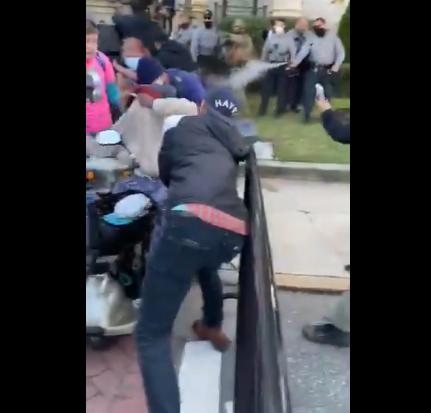 美国北卡罗莱纳州爆发示威活动(美国北卡罗来纳州在美国哪个方位)