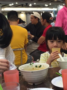 宁夏一年轻人在餐馆吃饭突然起身冲出去(宁夏人怎么称呼年轻人)