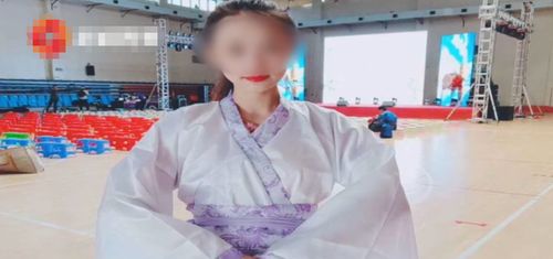 师范大学女生在学校自杀。他们的家人说团委经常忙到凌晨,不允许(淮北师范大学女生死亡)