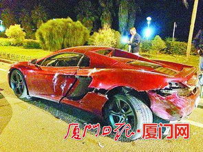 扬州一环卫车撞上300万豪车 车主:不必赔偿(广州出租车撞上环卫车)